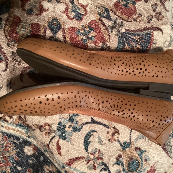 Vionic - Picture 2 of 5